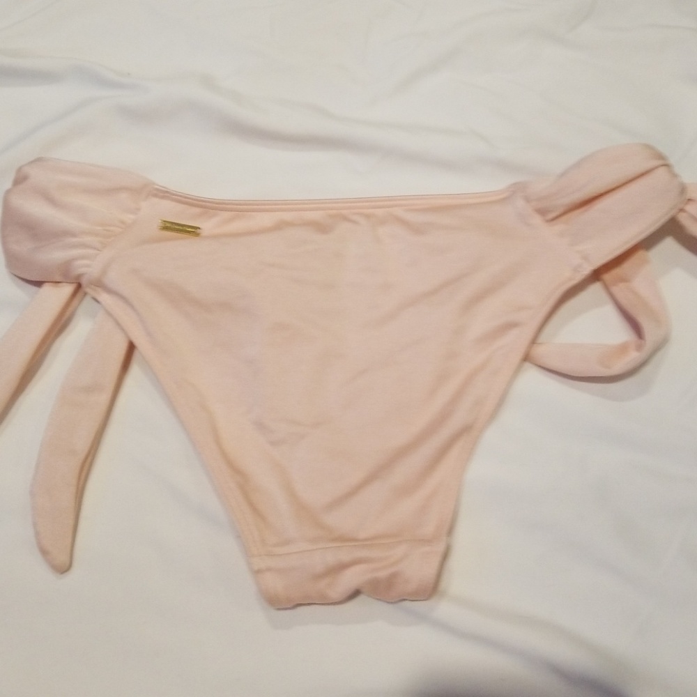 Bikini - Picture 3 of 3